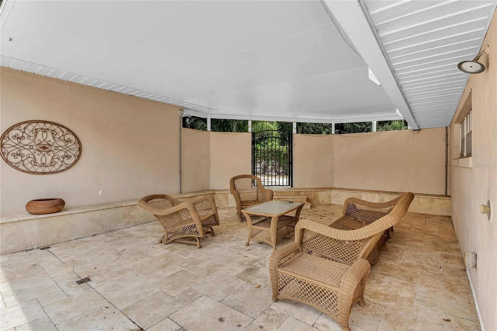 1325 N LAKE OTIS DR