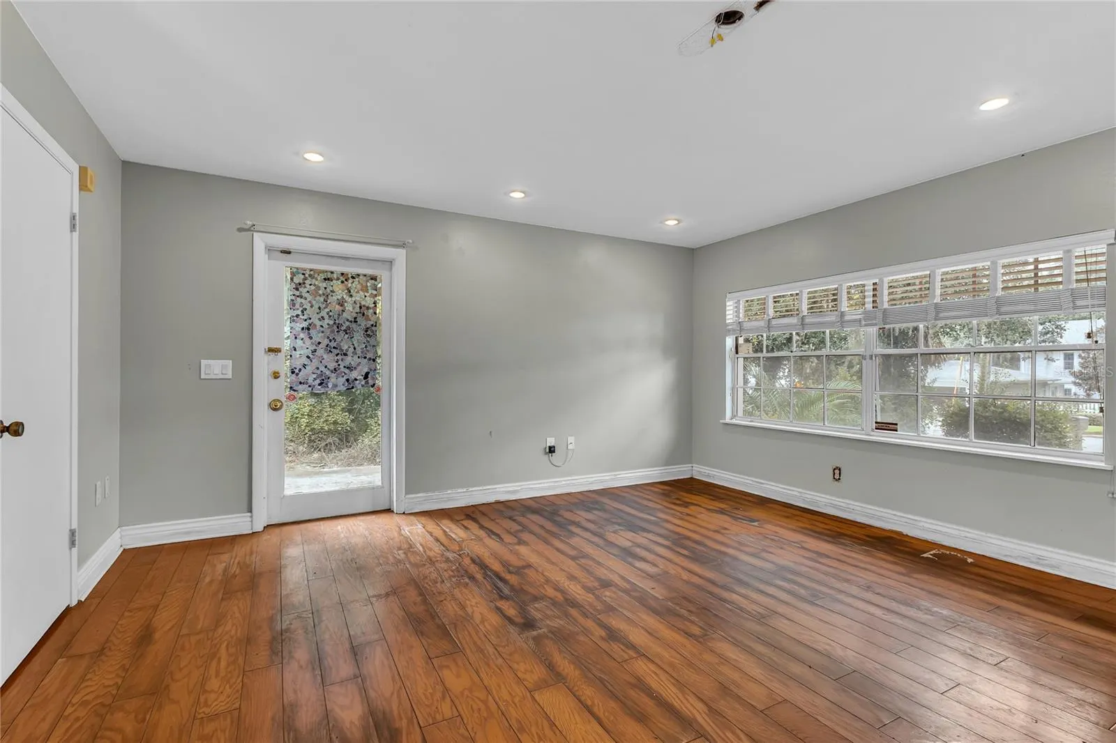 1325 N LAKE OTIS DR