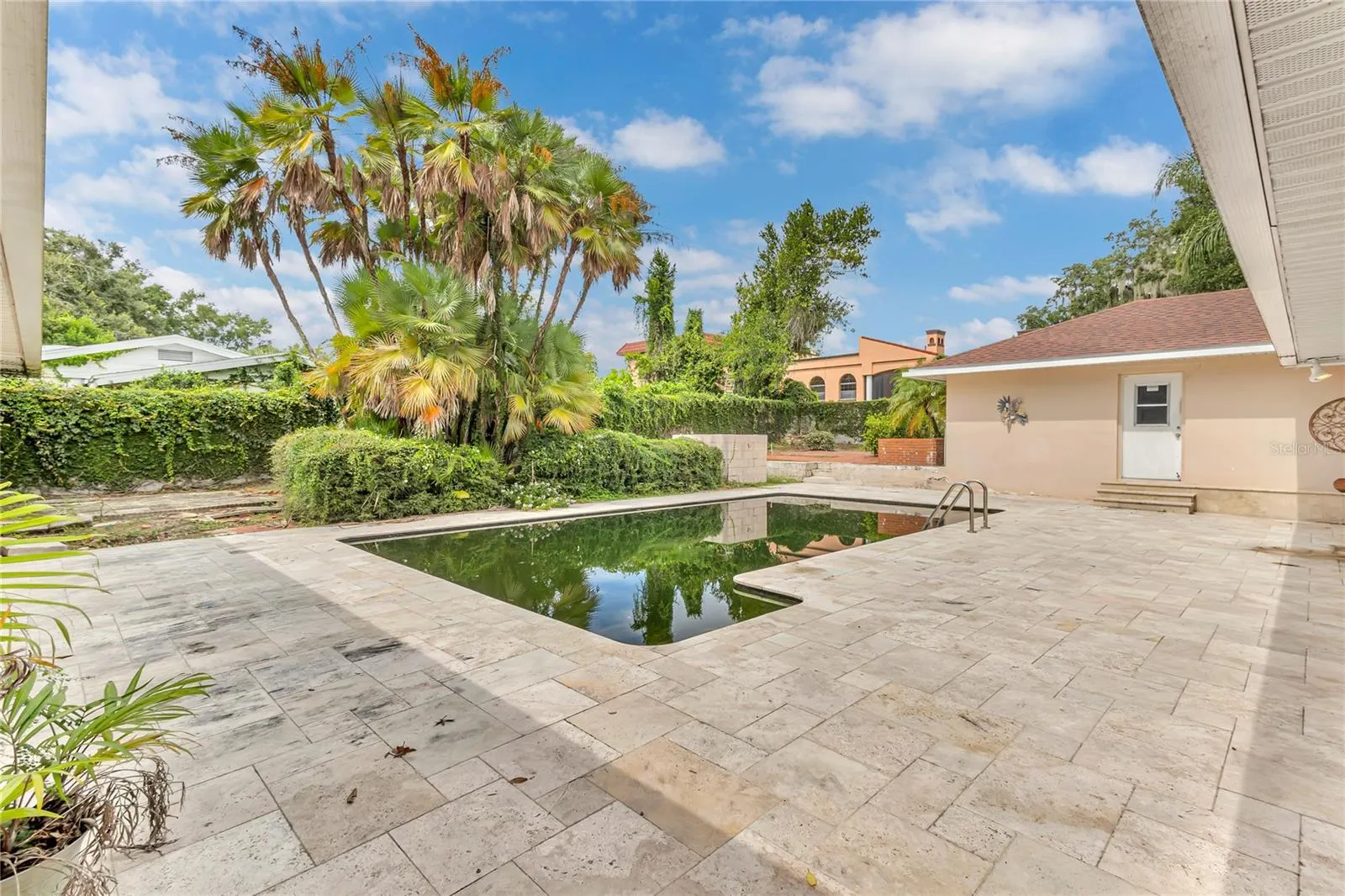 1325 N LAKE OTIS DR