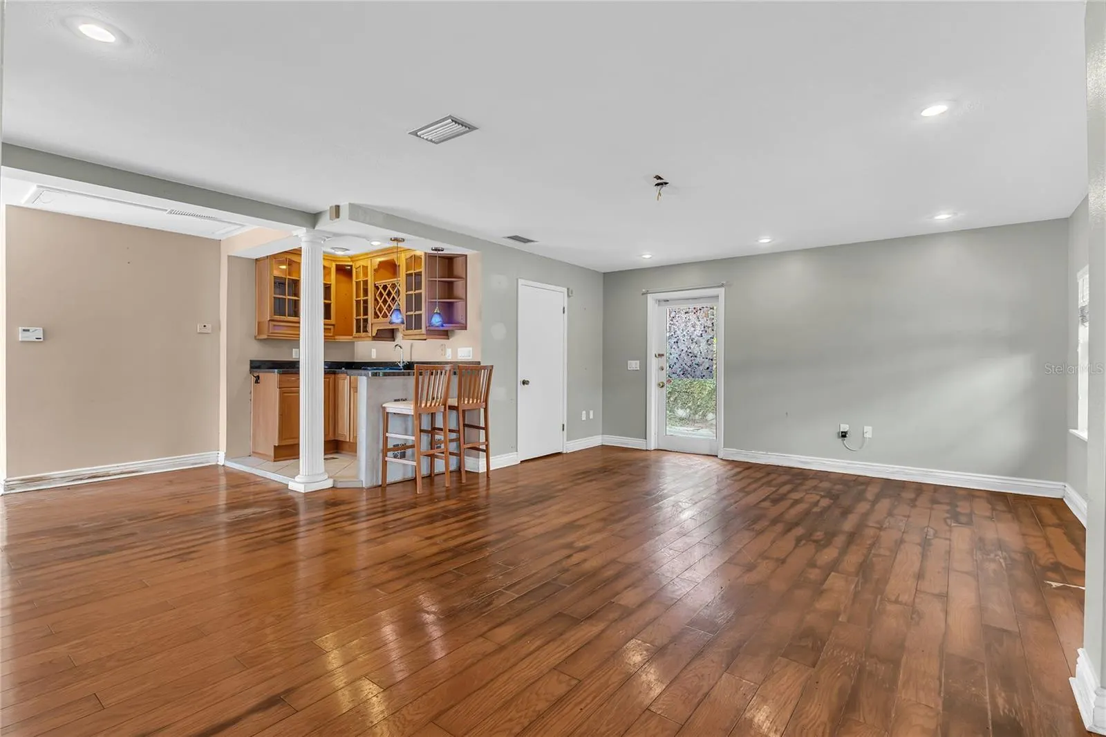 1325 N LAKE OTIS DR