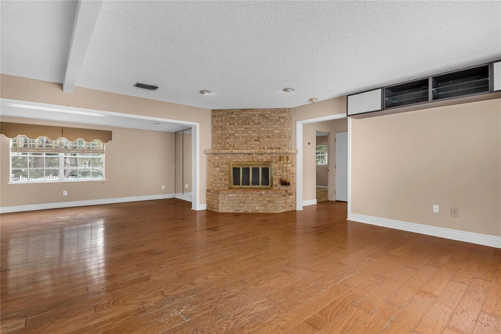1325 N LAKE OTIS DR