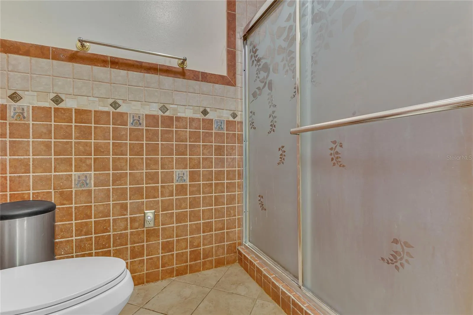 1325 N LAKE OTIS DR