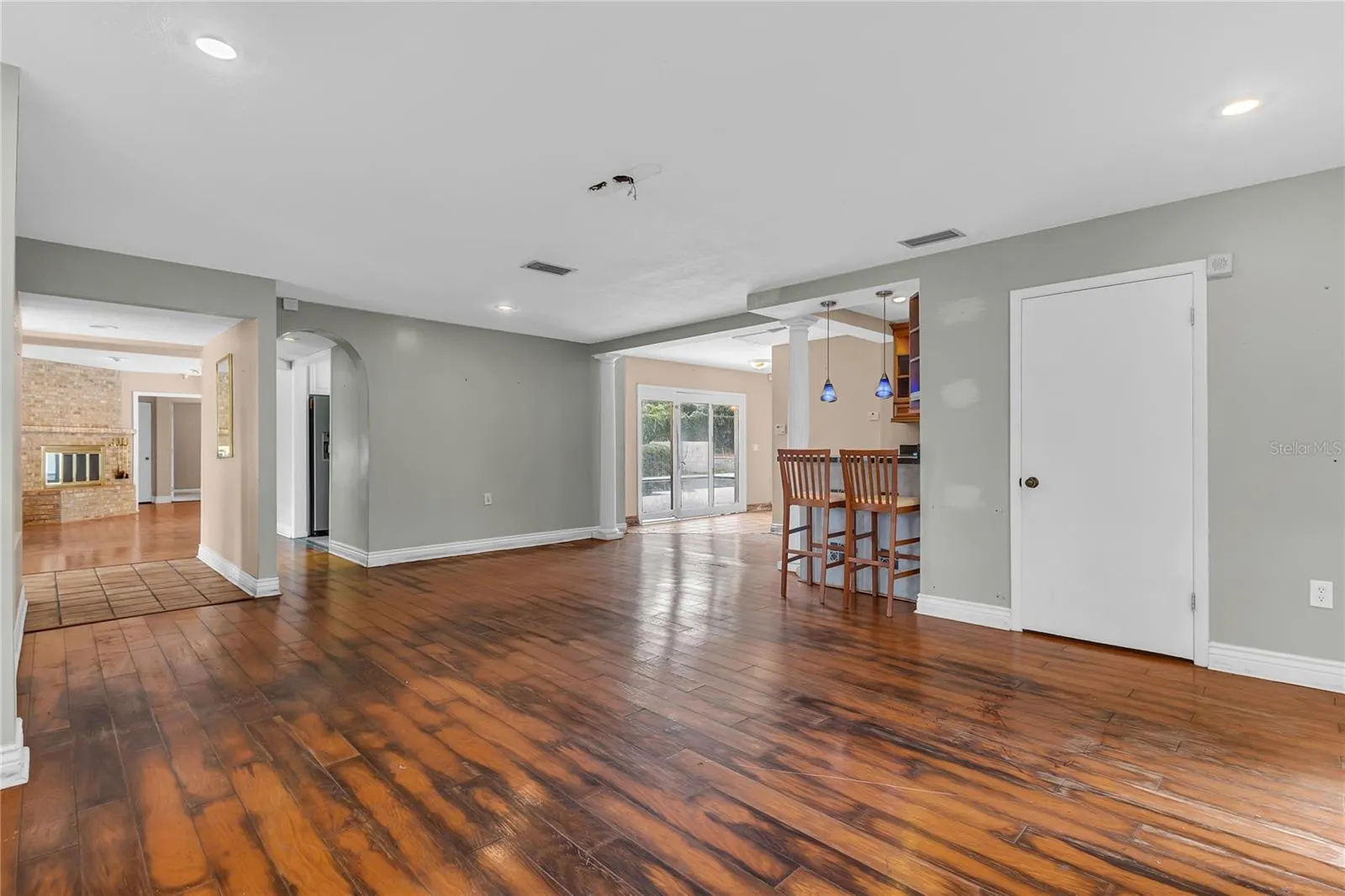 1325 N LAKE OTIS DR