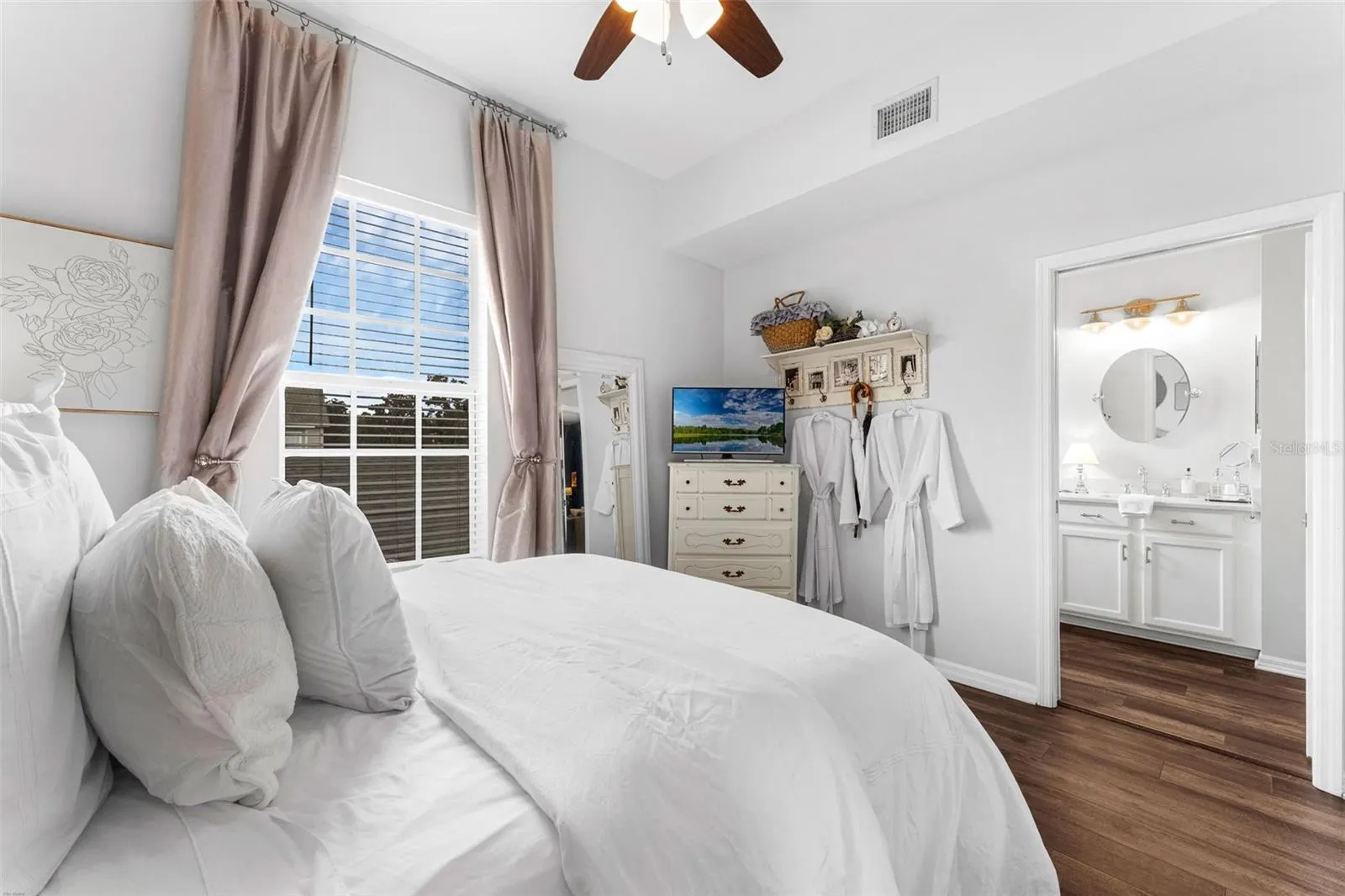 1121 CELEBRATION AVE #201, #201