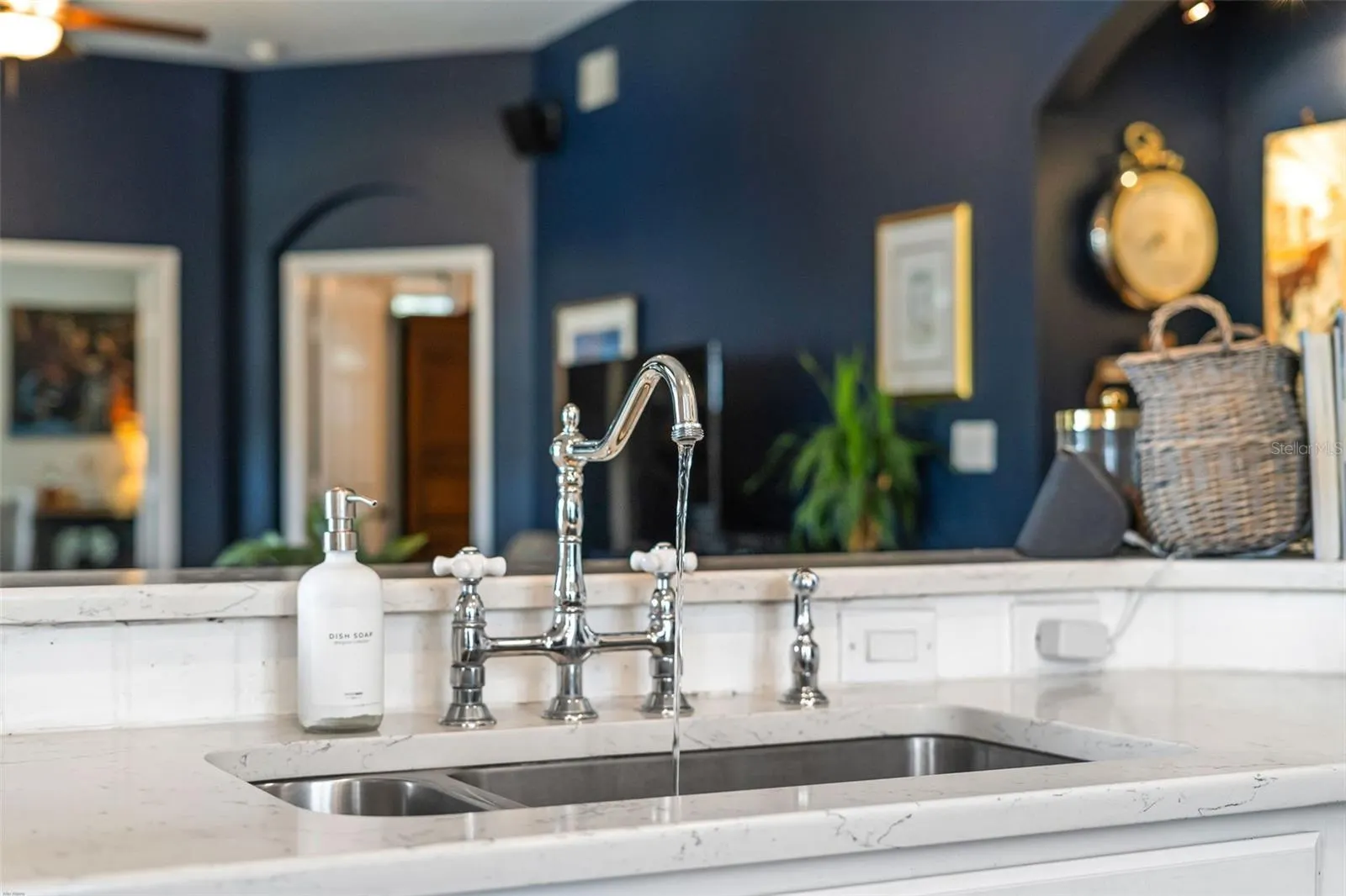 1121 CELEBRATION AVE #201, #201