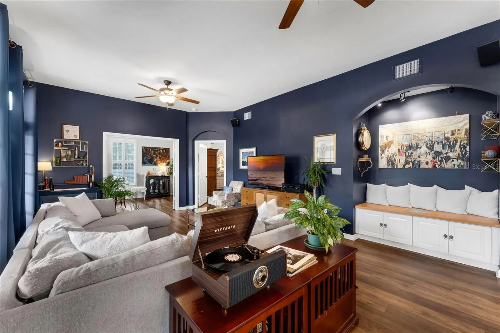 1121 CELEBRATION AVE #201, #201