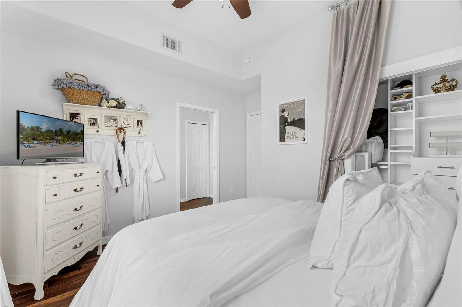 1121 CELEBRATION AVE #201, #201