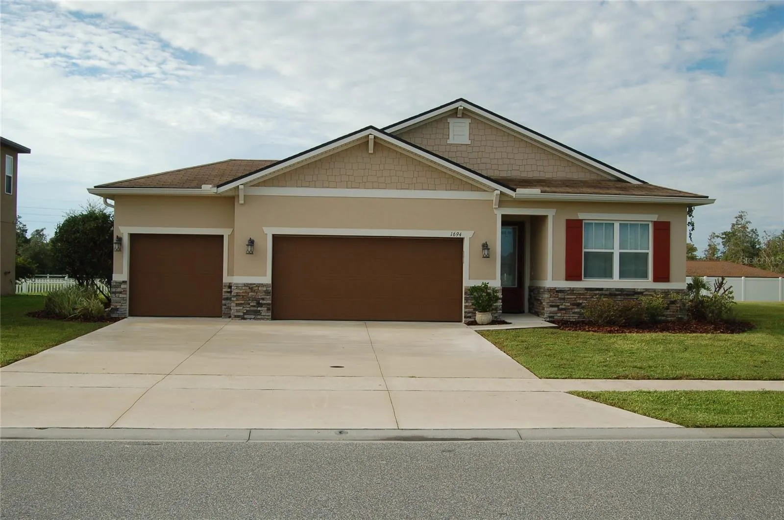 1694 GENTLE BREEZE DR
