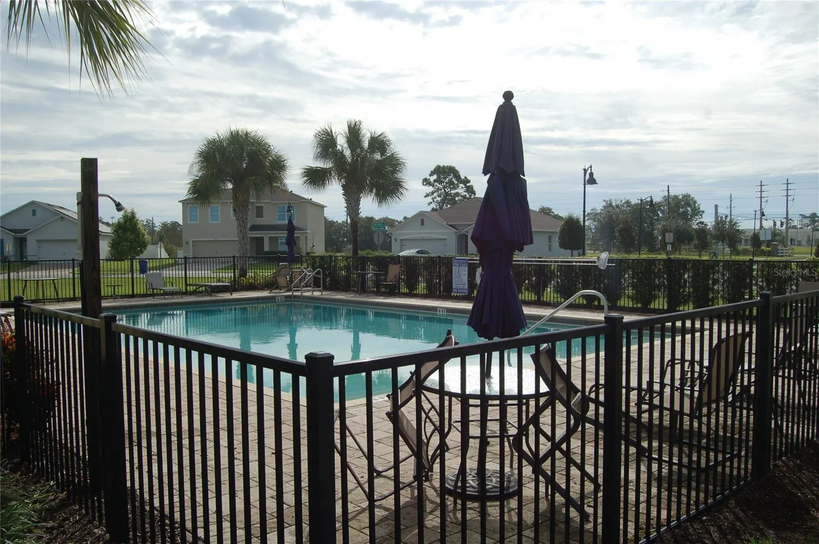 1694 GENTLE BREEZE DR