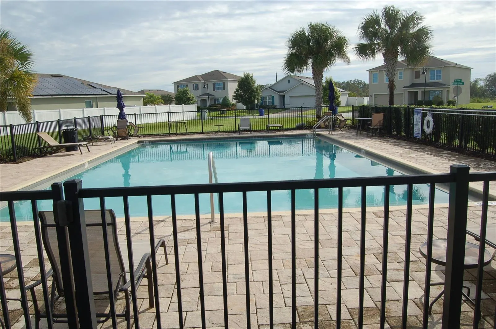 1694 GENTLE BREEZE DR
