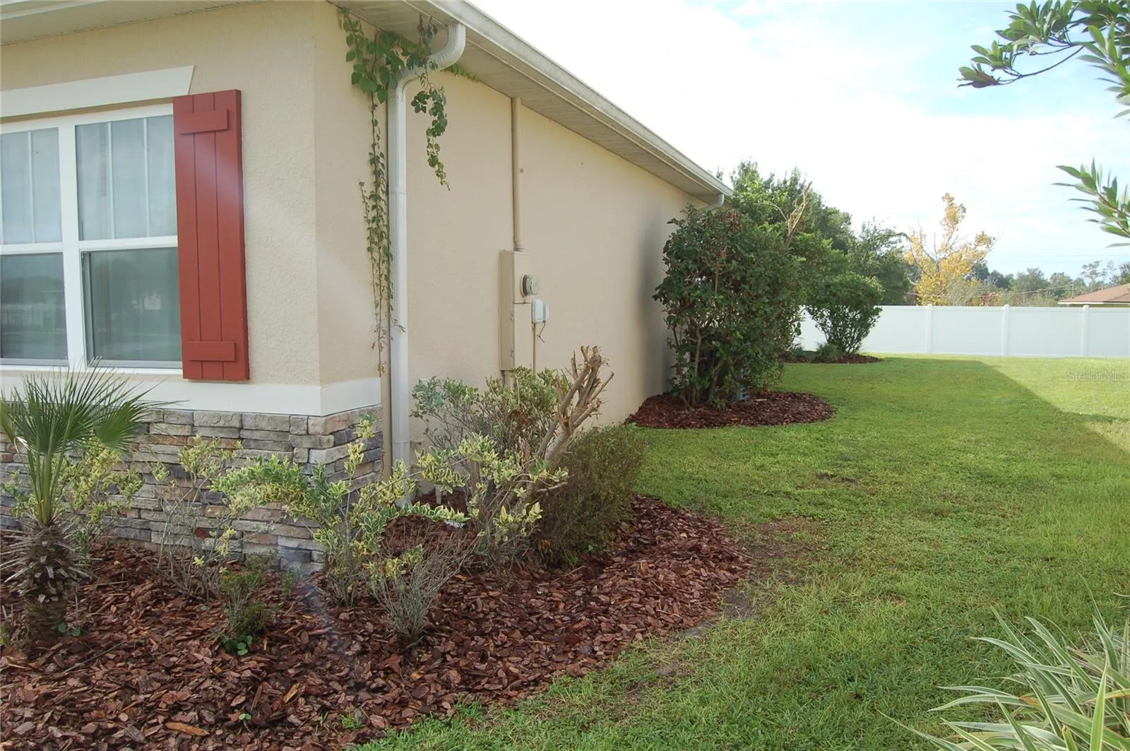 1694 GENTLE BREEZE DR