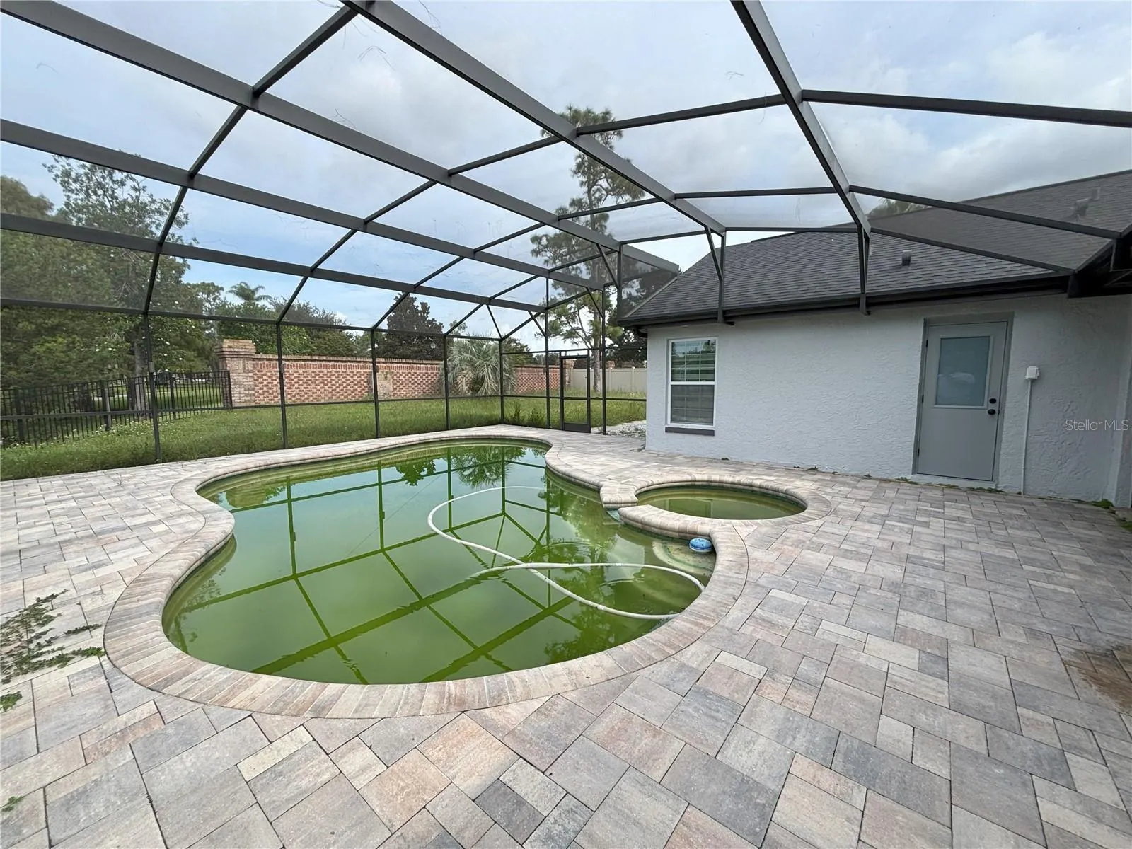 2913 EAGLE LAKE DR