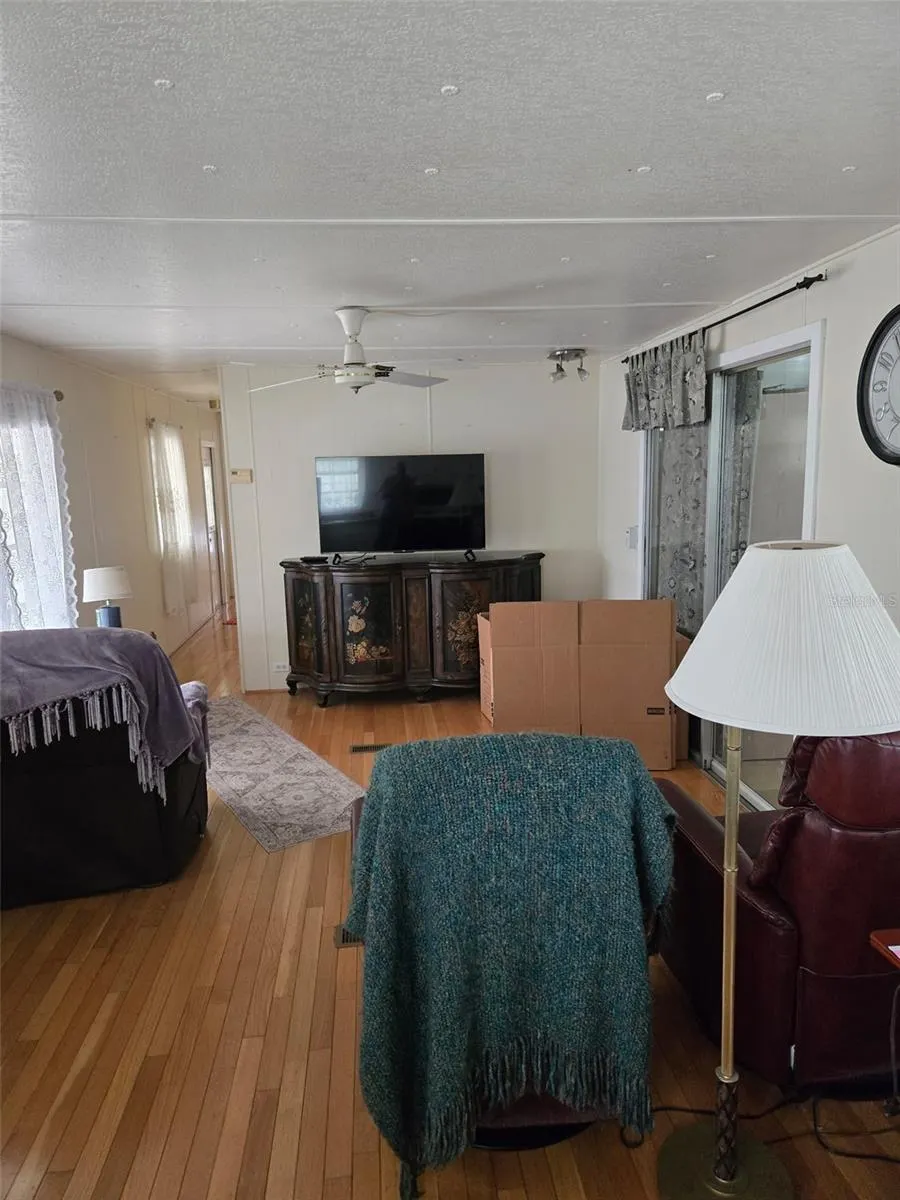 585 SKY HARBOR DR #418, #418