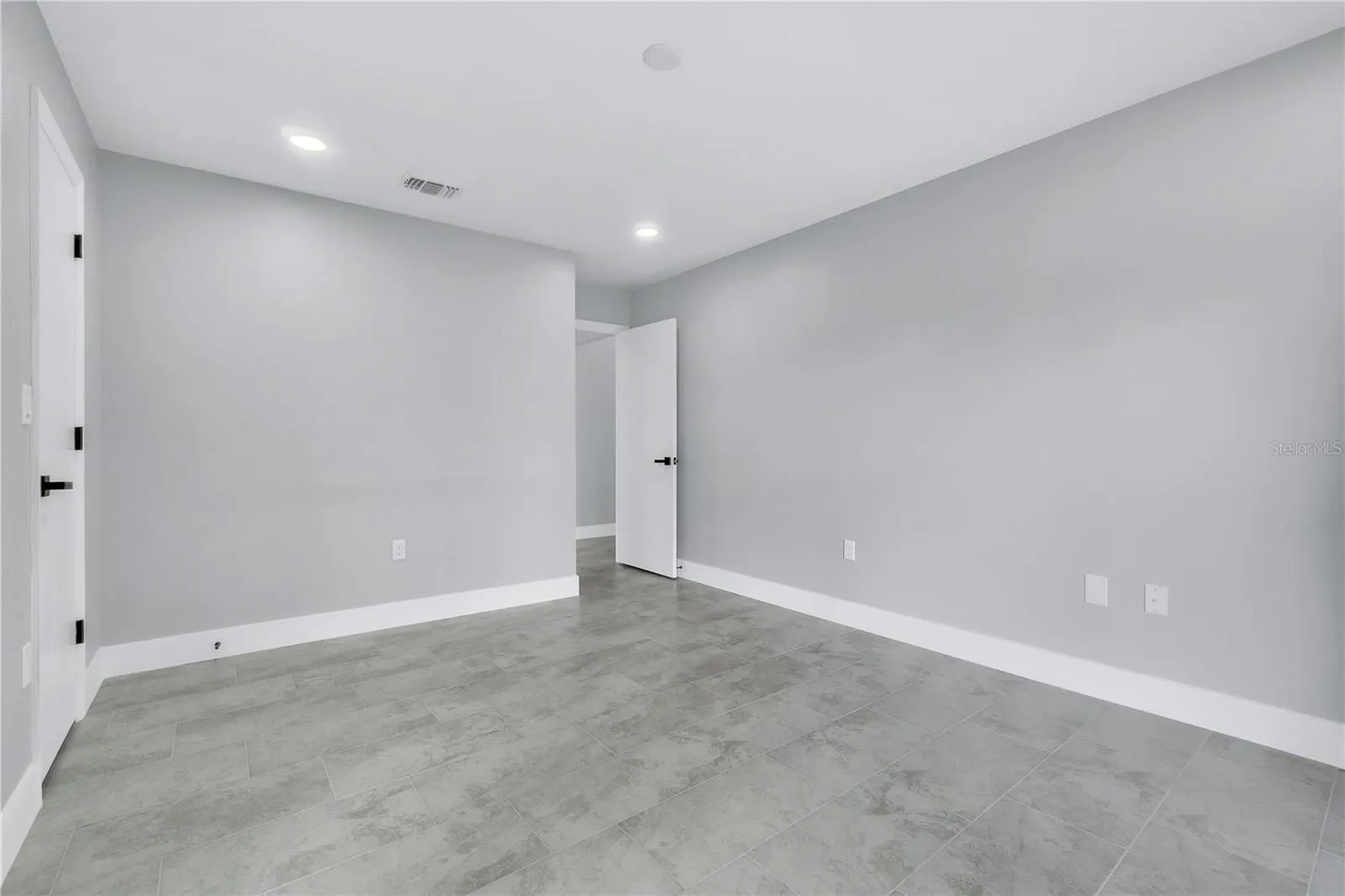 2679 FOREST VIEW LN