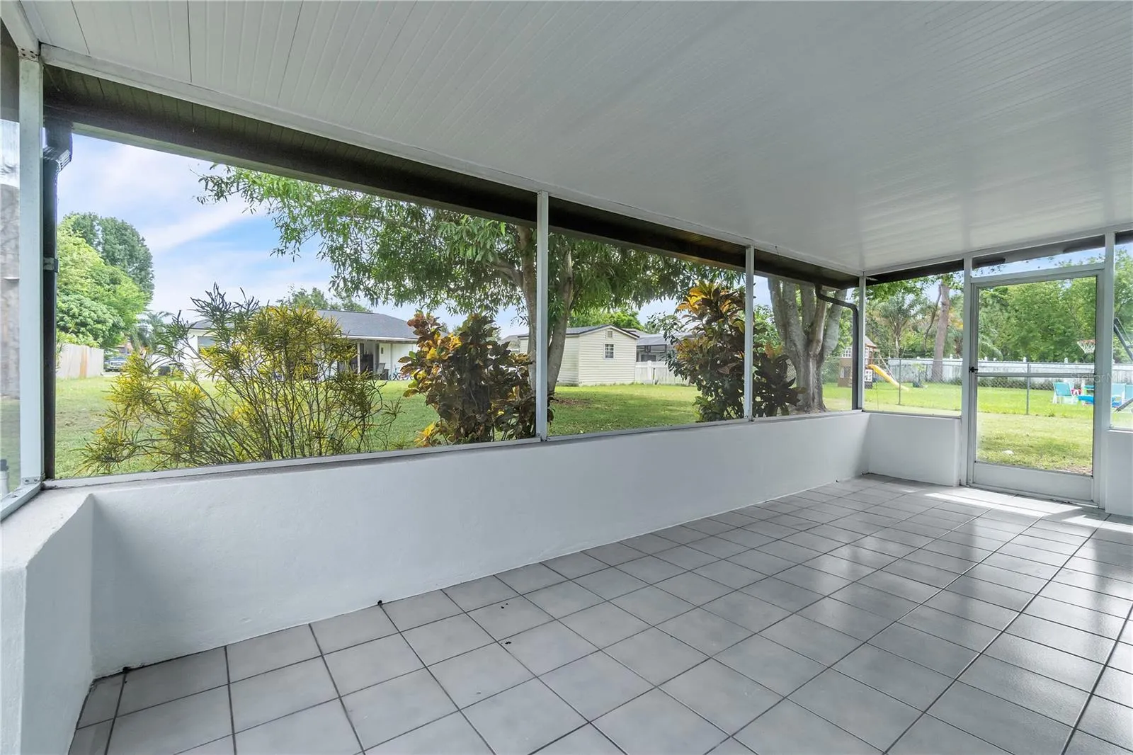 2679 FOREST VIEW LN