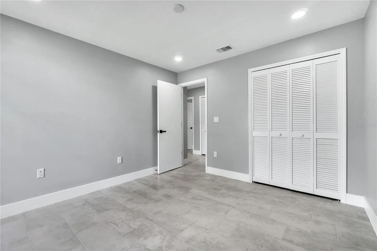 2679 FOREST VIEW LN