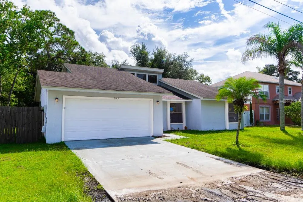709 DEL RIO WAY