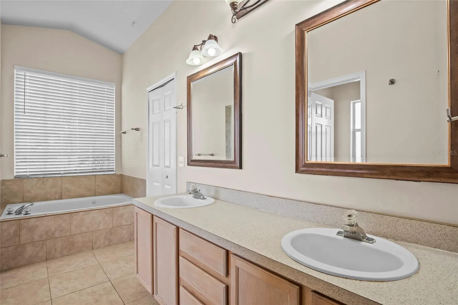 204 BAYPOINT DR