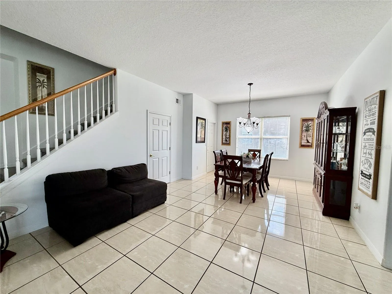 943 CORVINA DR