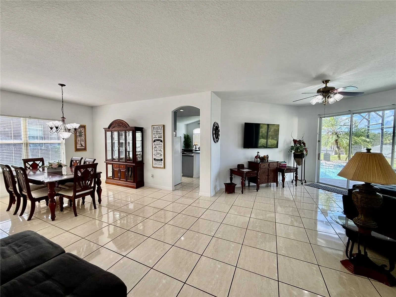 943 CORVINA DR