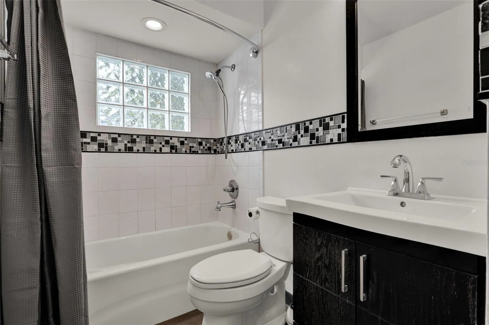 419 POPLAR CT