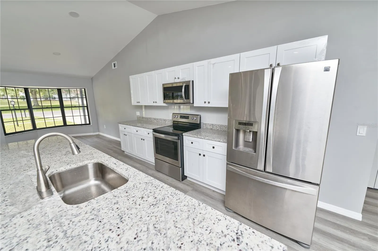 211 MARION OAKS LN