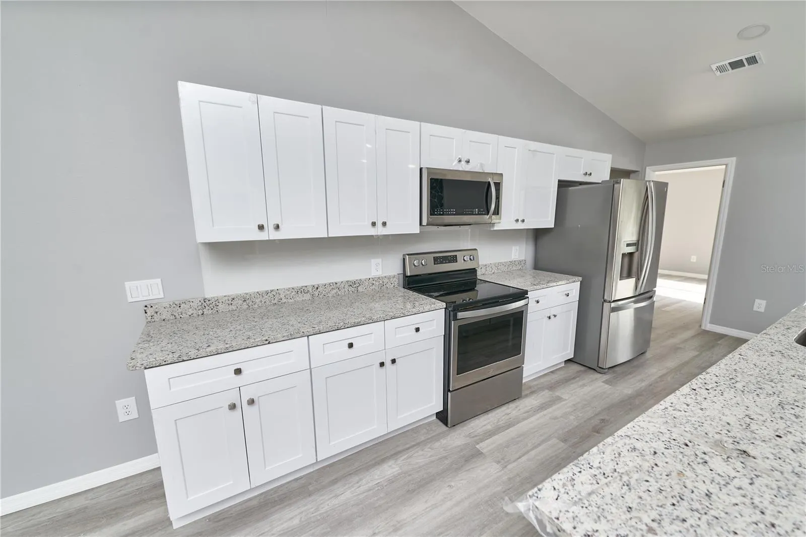 211 MARION OAKS LN