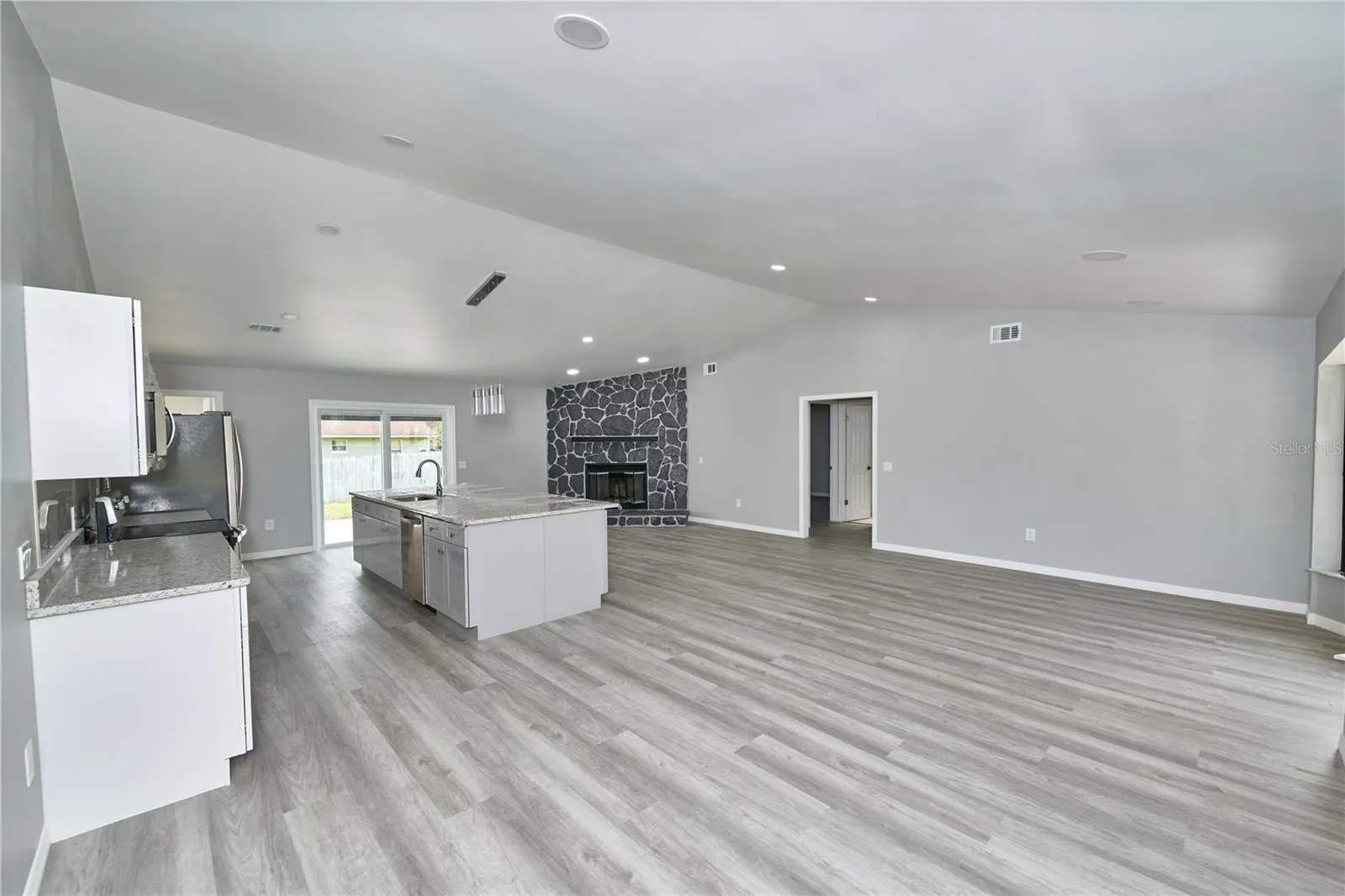 211 MARION OAKS LN