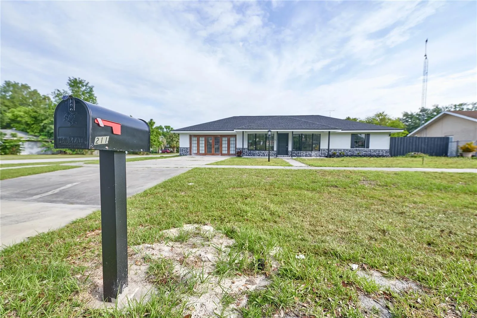 211 MARION OAKS LN