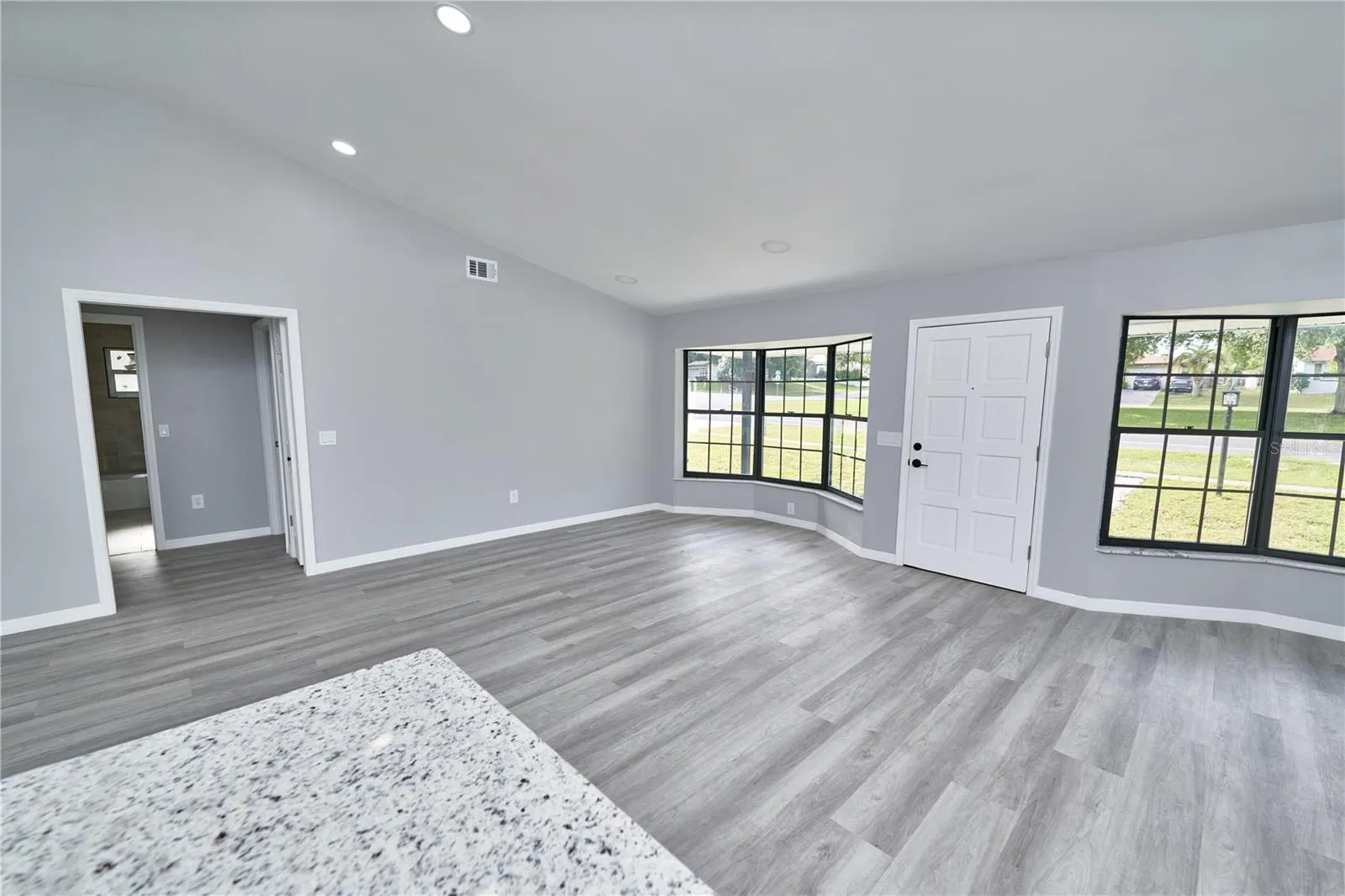 211 MARION OAKS LN