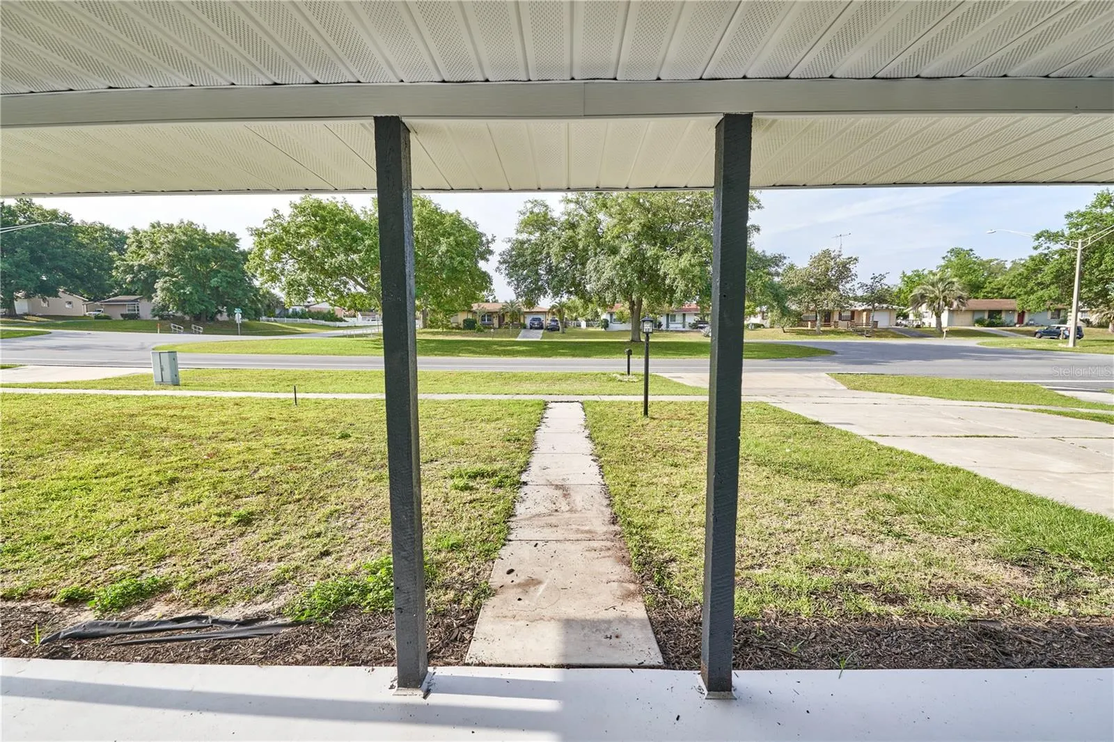 211 MARION OAKS LN
