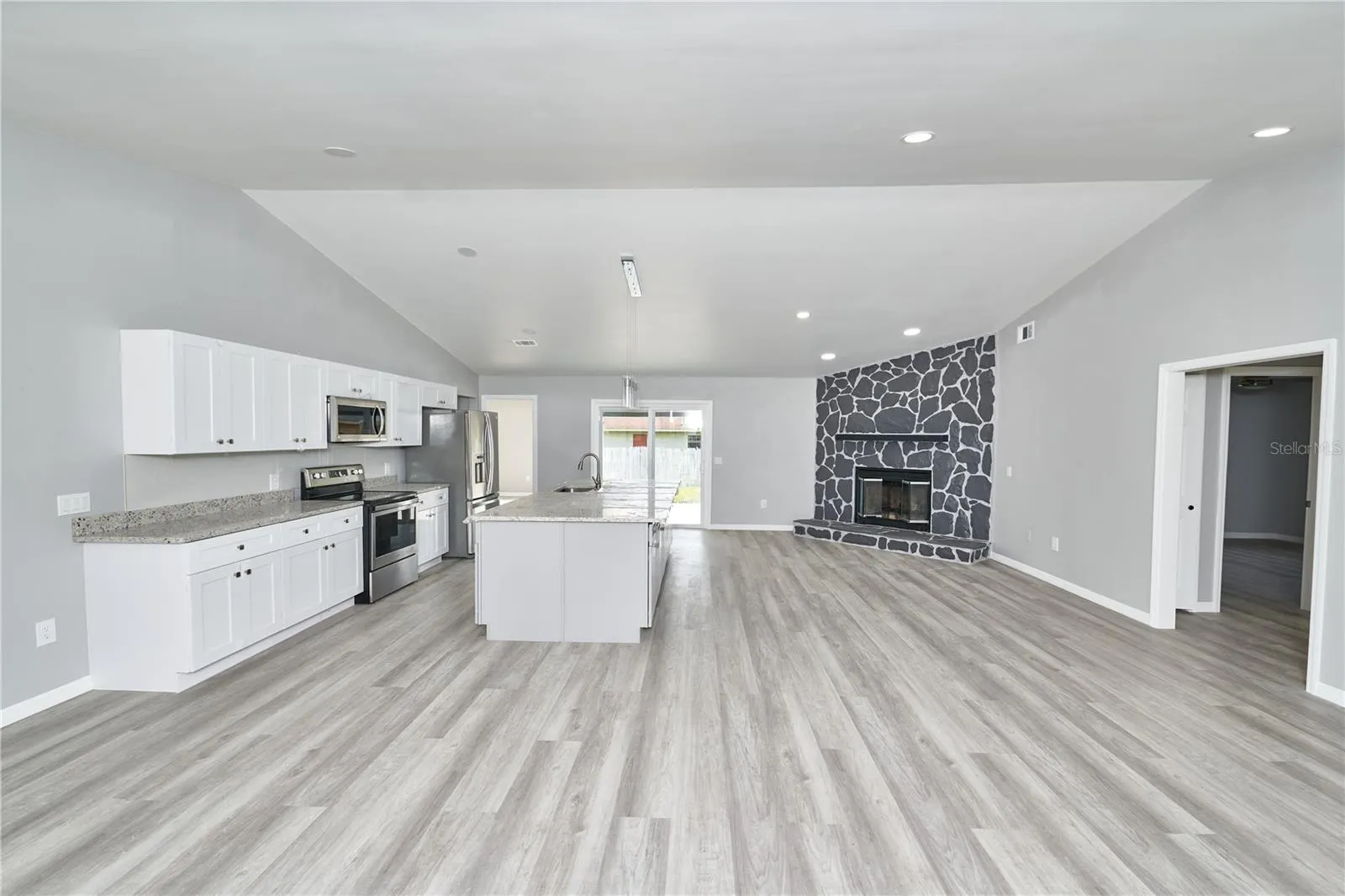 211 MARION OAKS LN