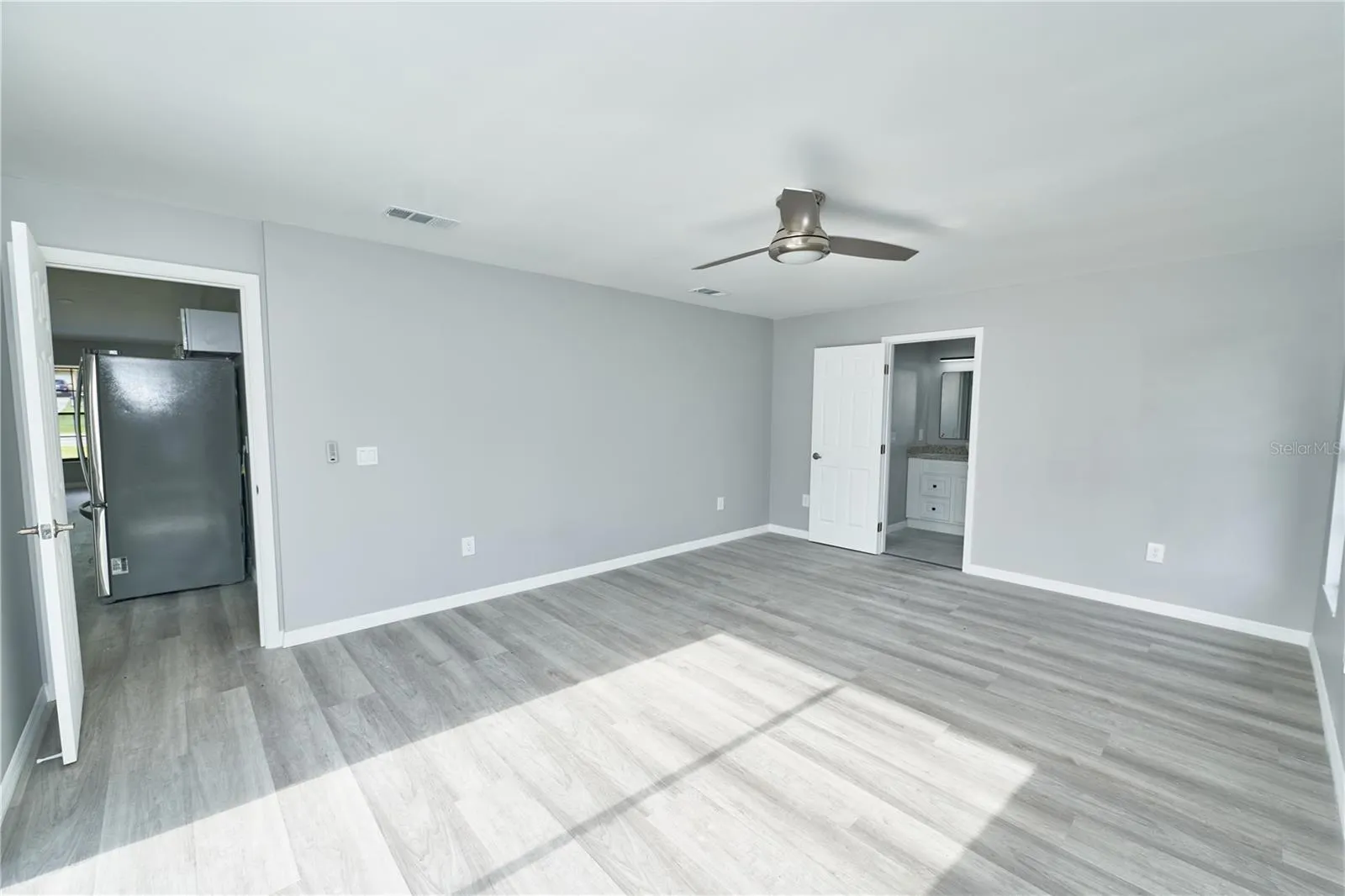 211 MARION OAKS LN