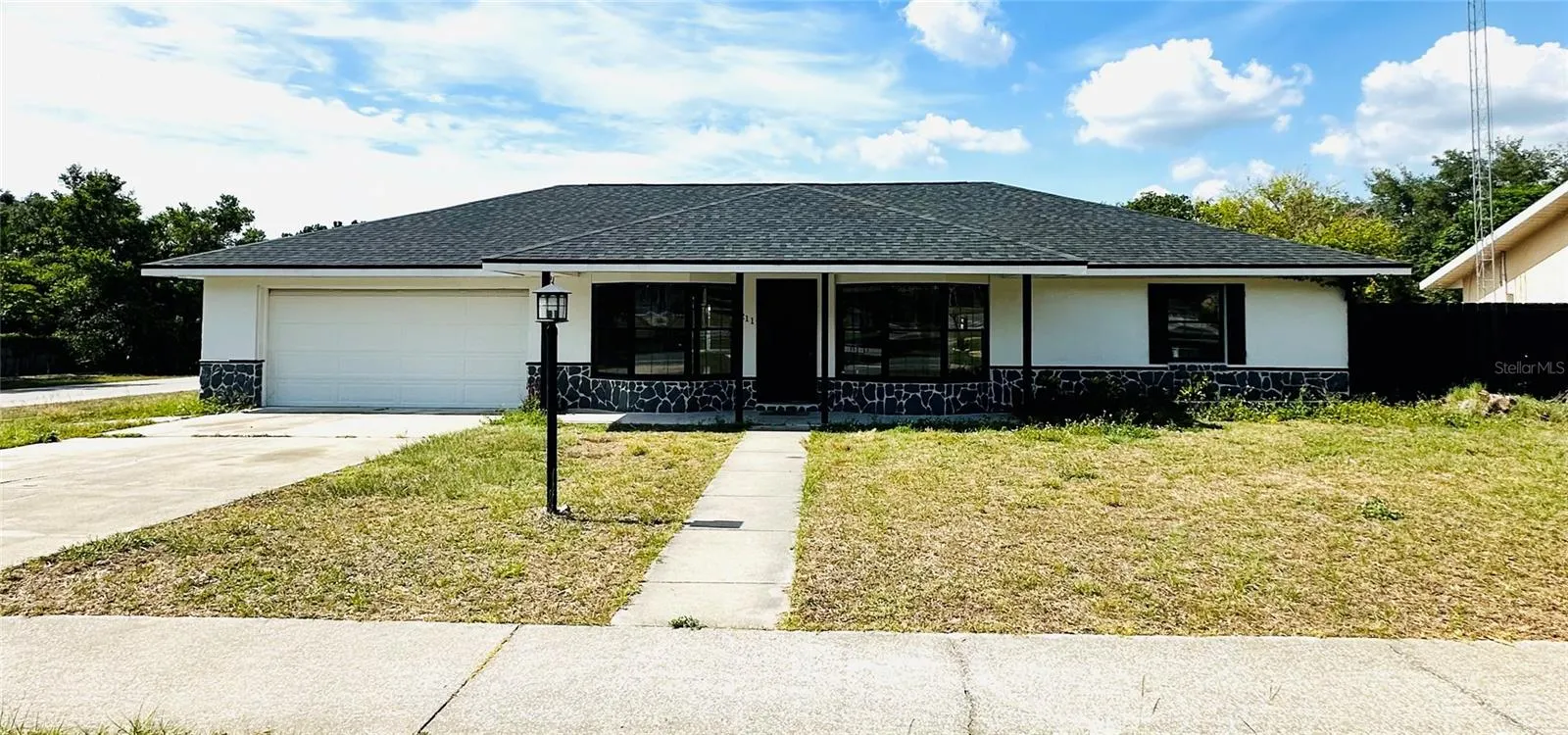 211 MARION OAKS LN