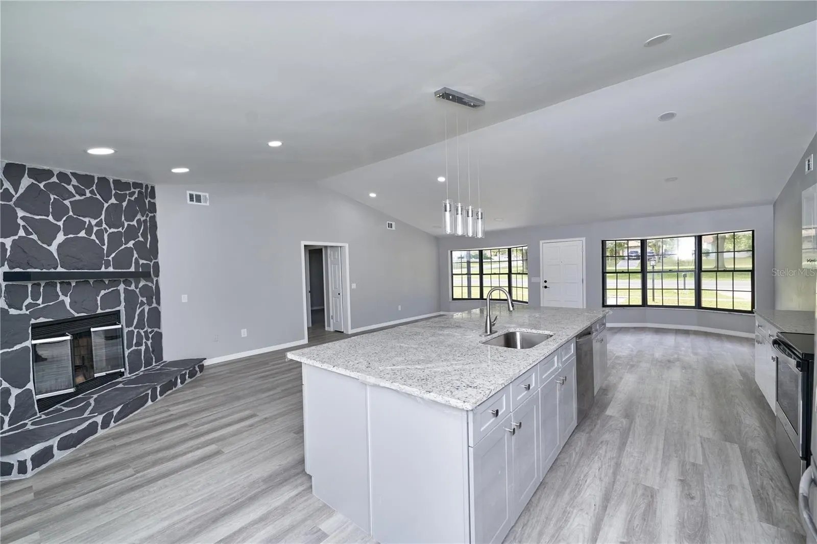 211 MARION OAKS LN