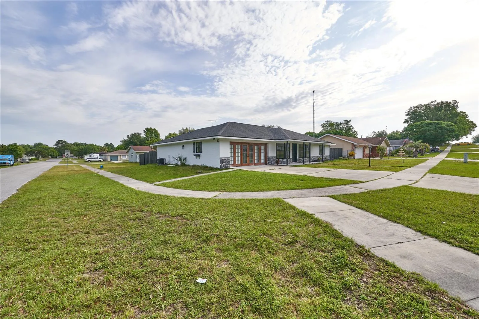211 MARION OAKS LN