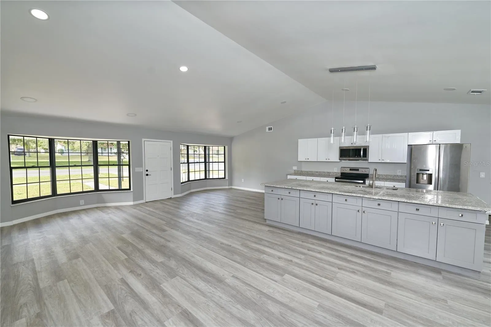 211 MARION OAKS LN