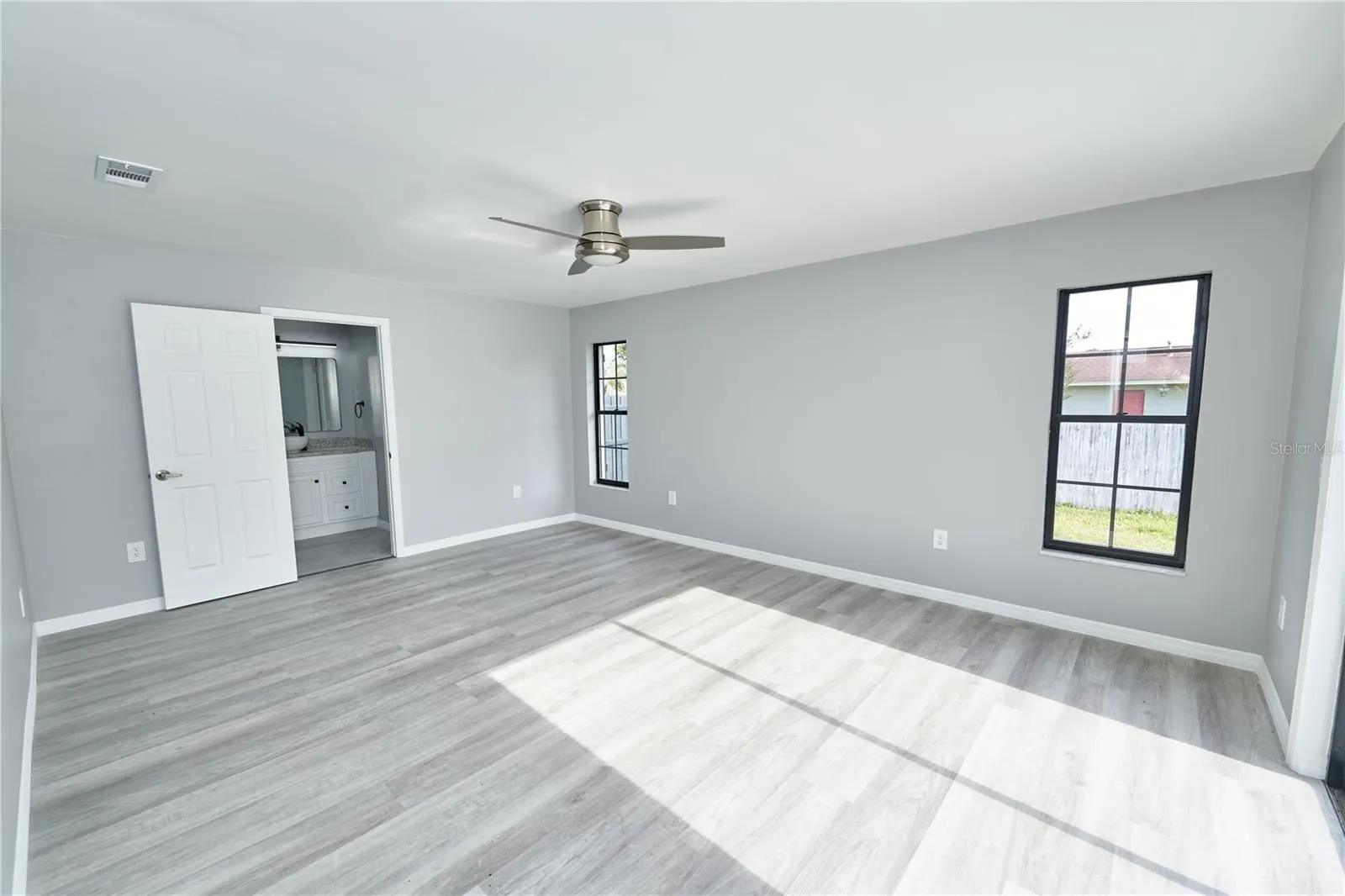 211 MARION OAKS LN