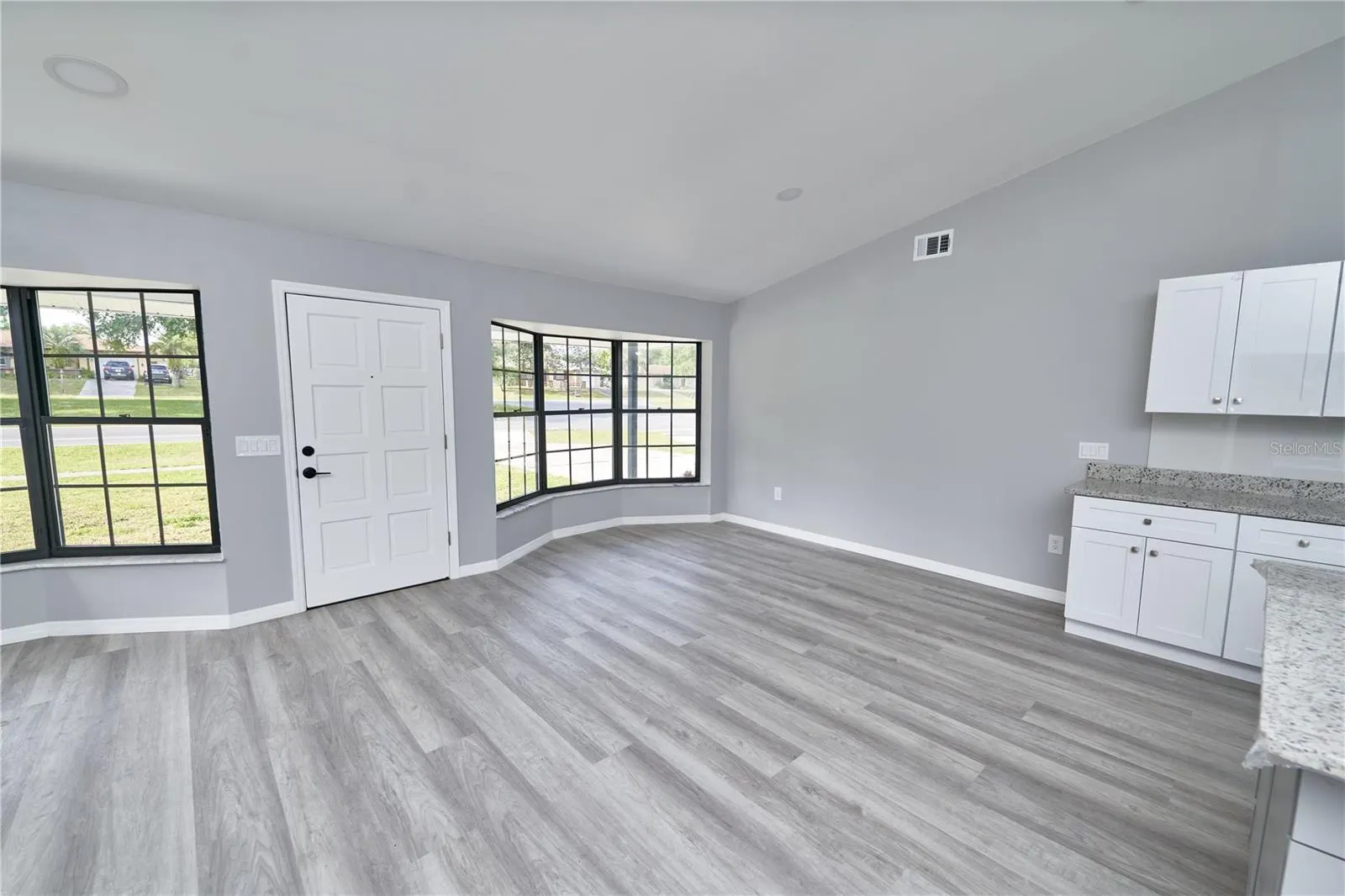 211 MARION OAKS LN