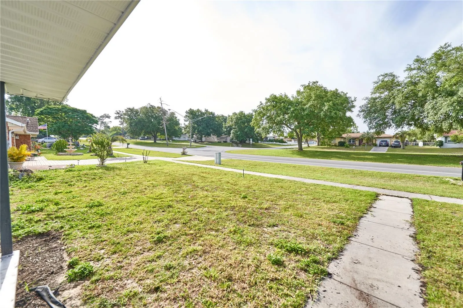 211 MARION OAKS LN