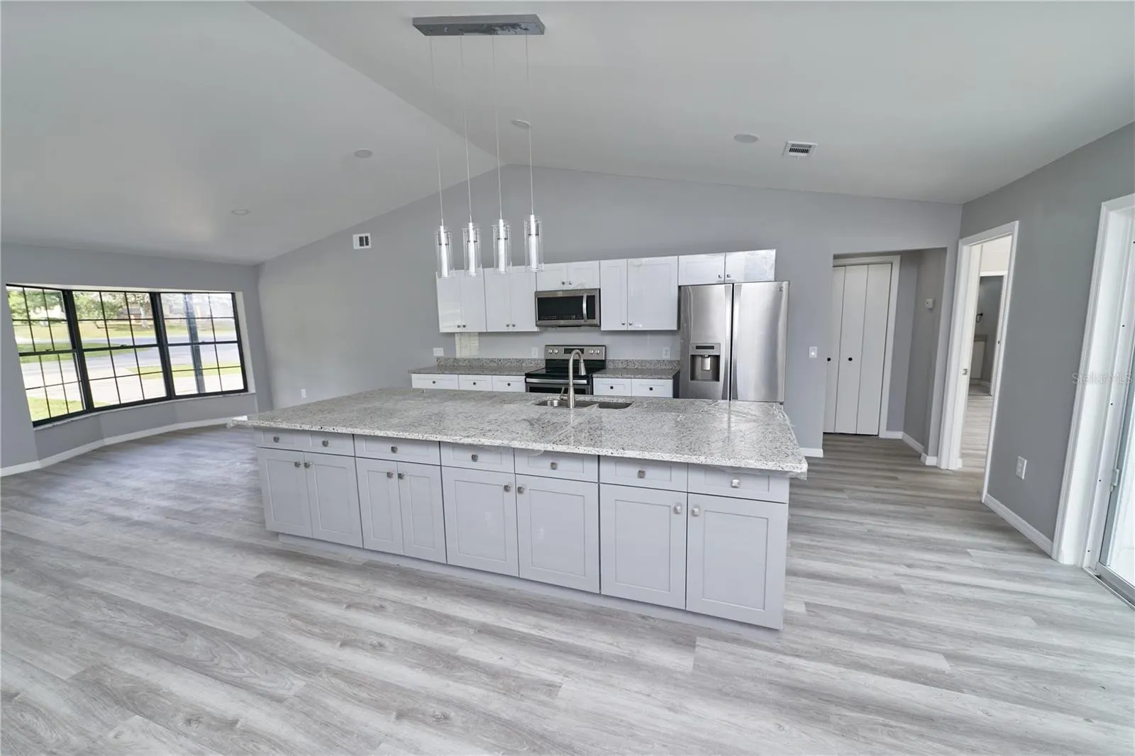 211 MARION OAKS LN