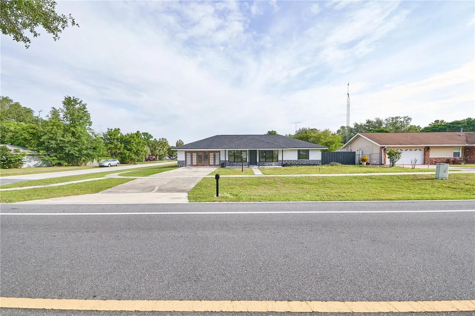 211 MARION OAKS LN