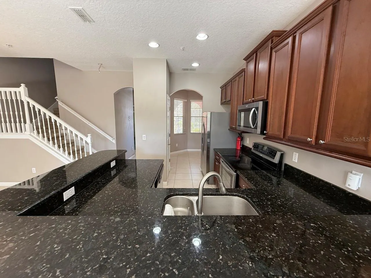 9446 SILVER BUTTONWOOD ST