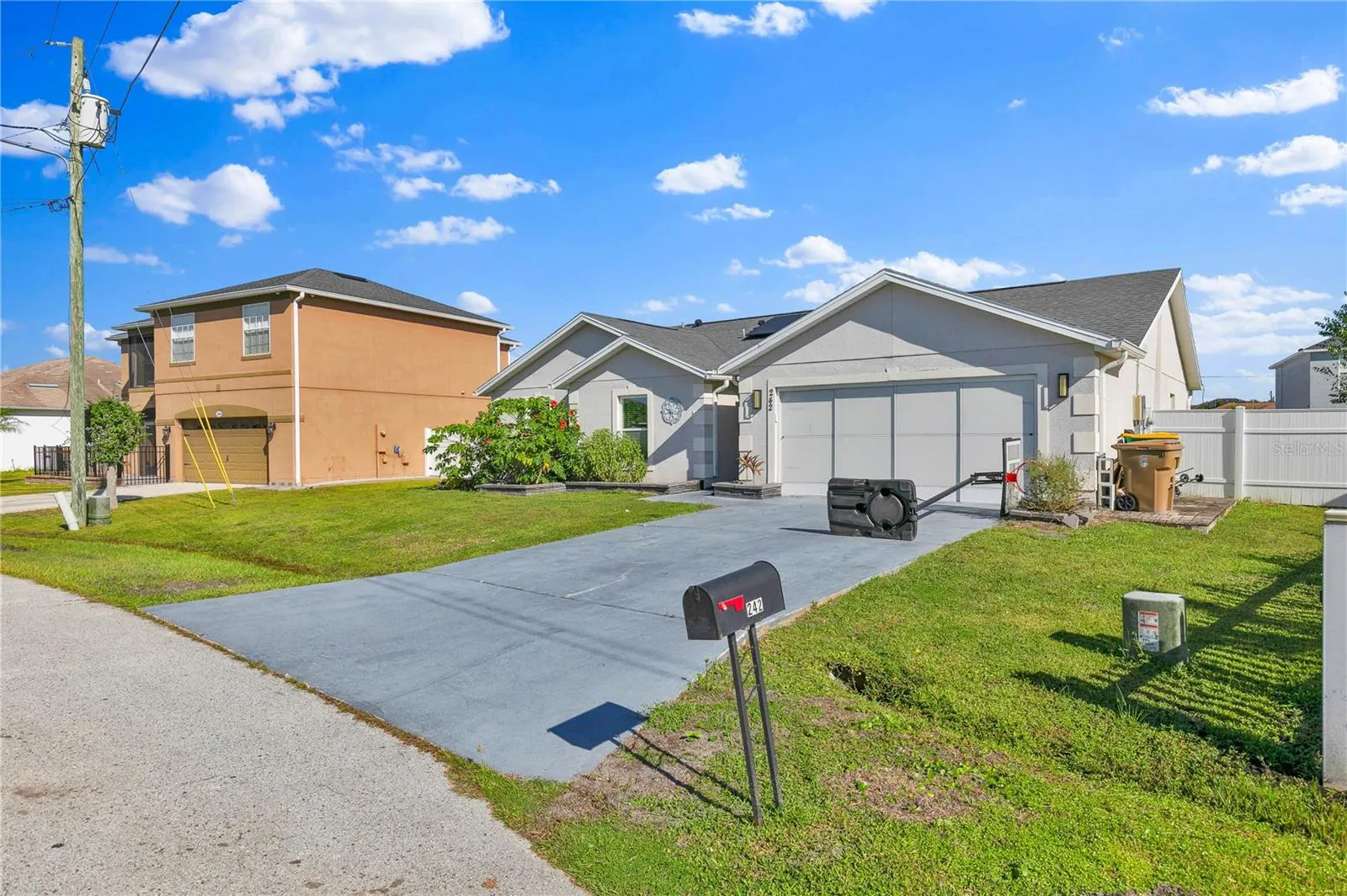 242 ABBOTSBURY DR