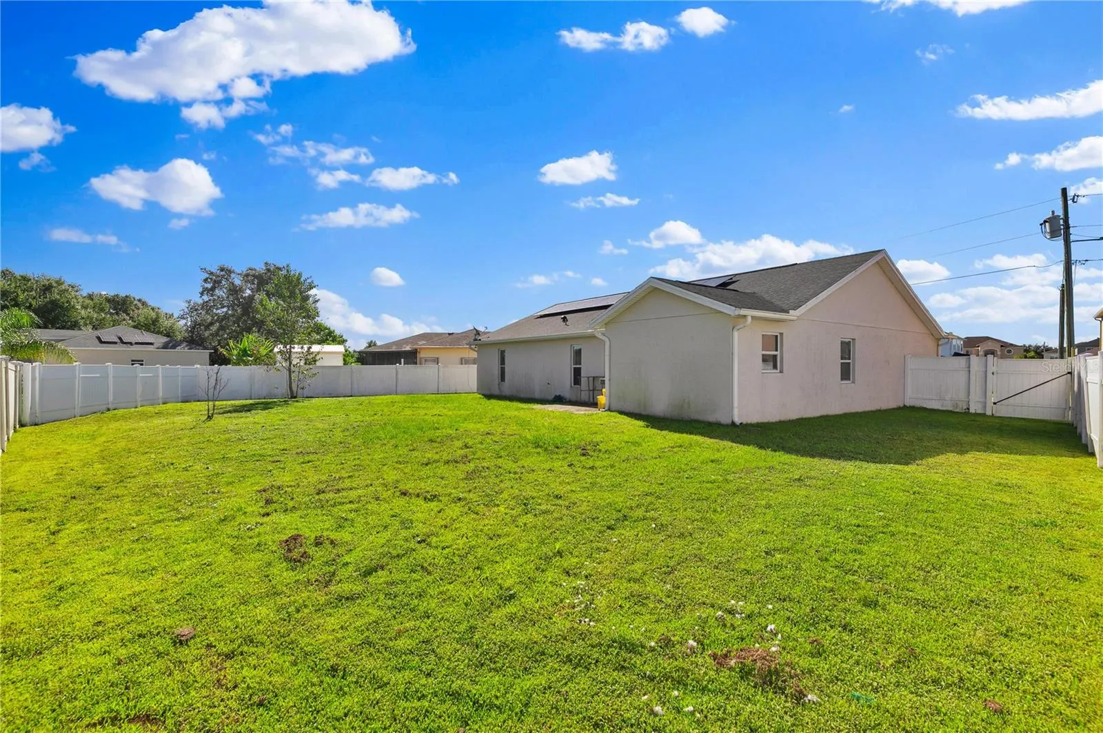242 ABBOTSBURY DR