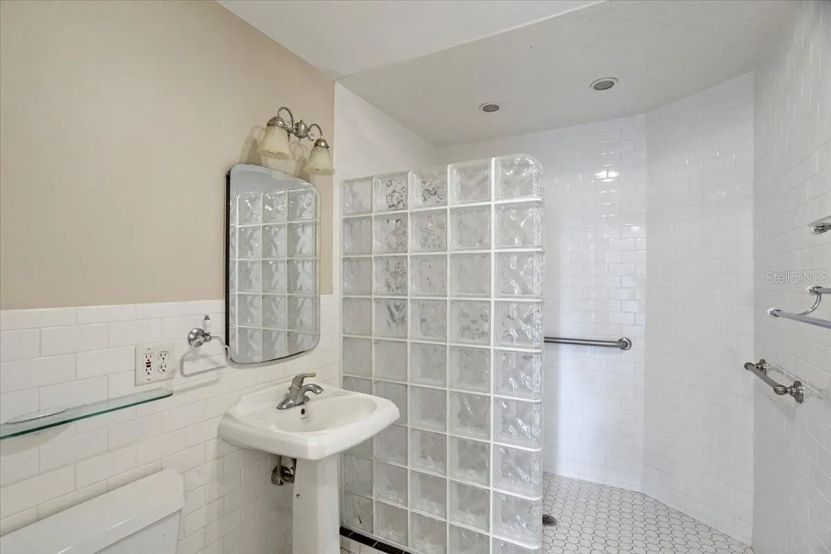 408 EUNICE DR