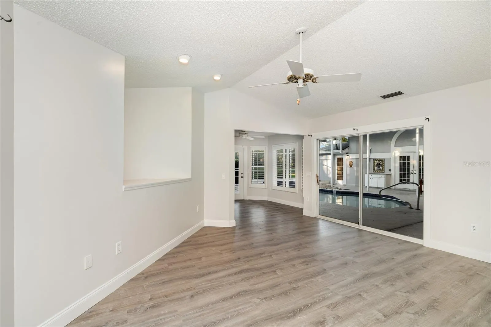 7505 WEEPING WILLOW BLVD