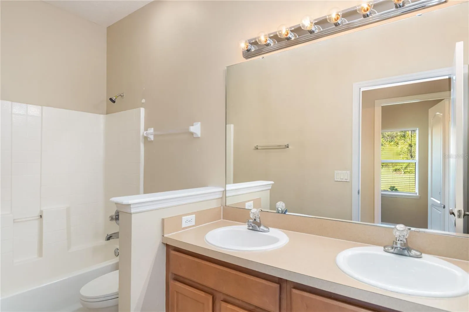 3112 DASHA PALM DR