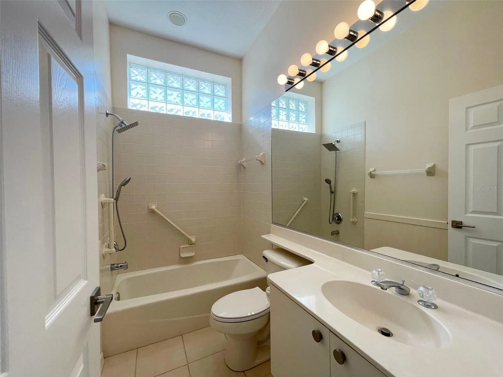 8515 53RD PL E