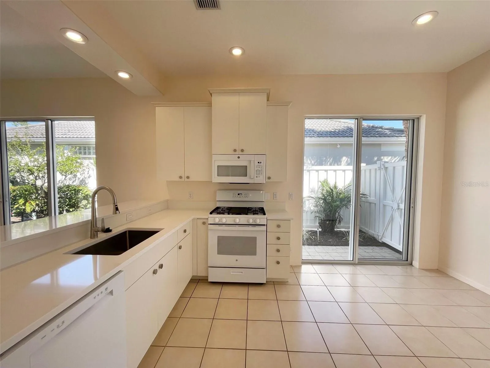 8515 53RD PL E